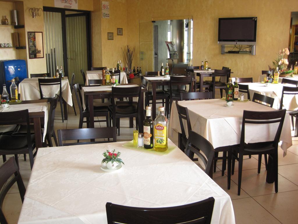 Hotel Italia Carmagnola Exterior photo