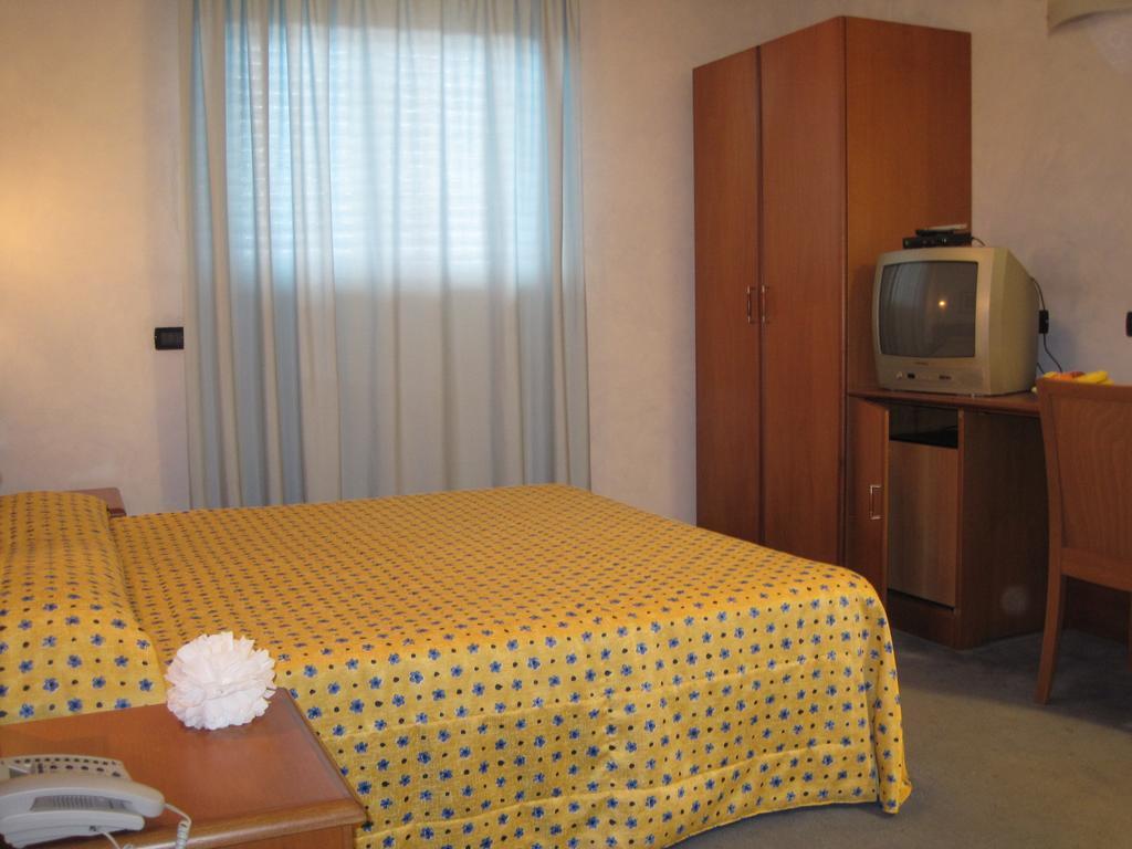 Hotel Italia Carmagnola Room photo